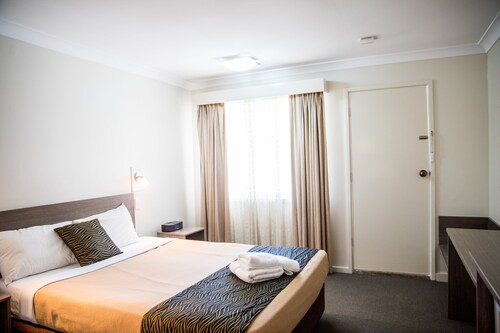 Lilac City Motor Inn Standard Queen Room 3