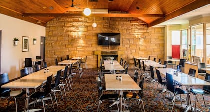 Lilac City Motor Inn Deluxe Queen Room 12