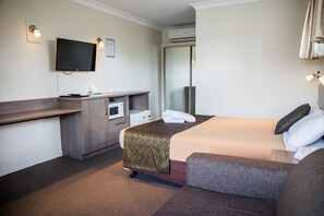 1 bedroom, iron/ironing board, free WiFi