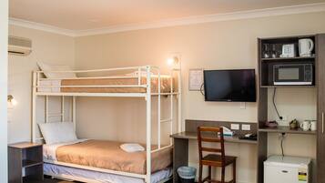 1 bedroom, iron/ironing board, free WiFi