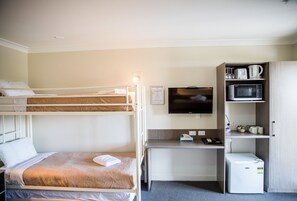 1 slaapkamer, een strijkplank/strijkijzer, gratis wifi