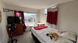4 bedrooms, internet, bed sheets