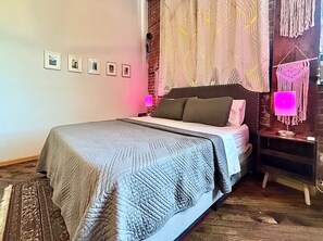 WiFi, bed sheets