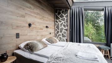 1 bedroom, desk, free WiFi, bed sheets