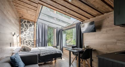 Koskisviitti 4 - Private & Cozy Suite with Terrace and Lake Views