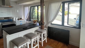 Coffee/tea maker, fridge, microwave, oven