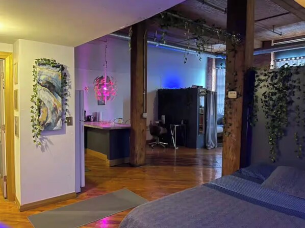 Iron/ironing board, WiFi, bed sheets