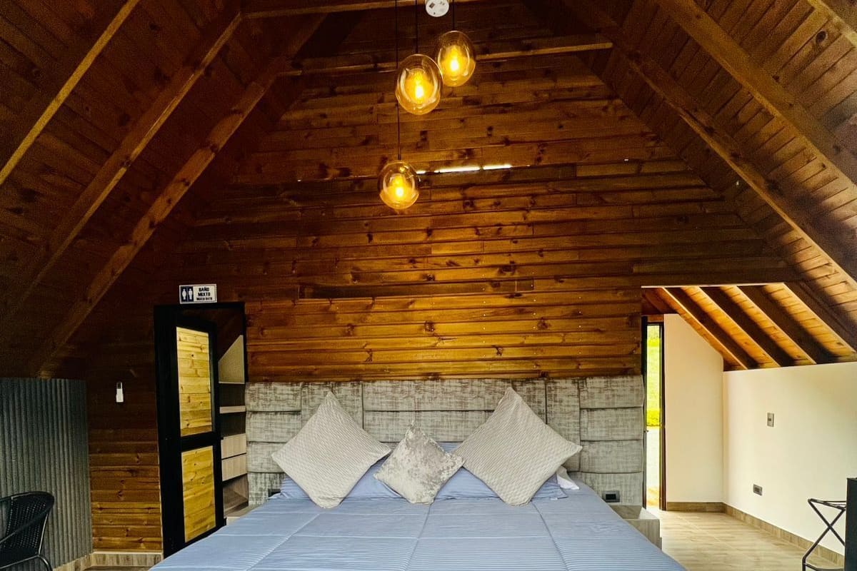 Deluxe Double Room, 1 King Bed, Jetted Tub, Mountain View | Desk, laptop workspace, free WiFi