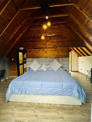 Deluxe Double Room, 1 King Bed, Jetted Tub, Mountain View | Minibar, desk, laptop workspace, free WiFi