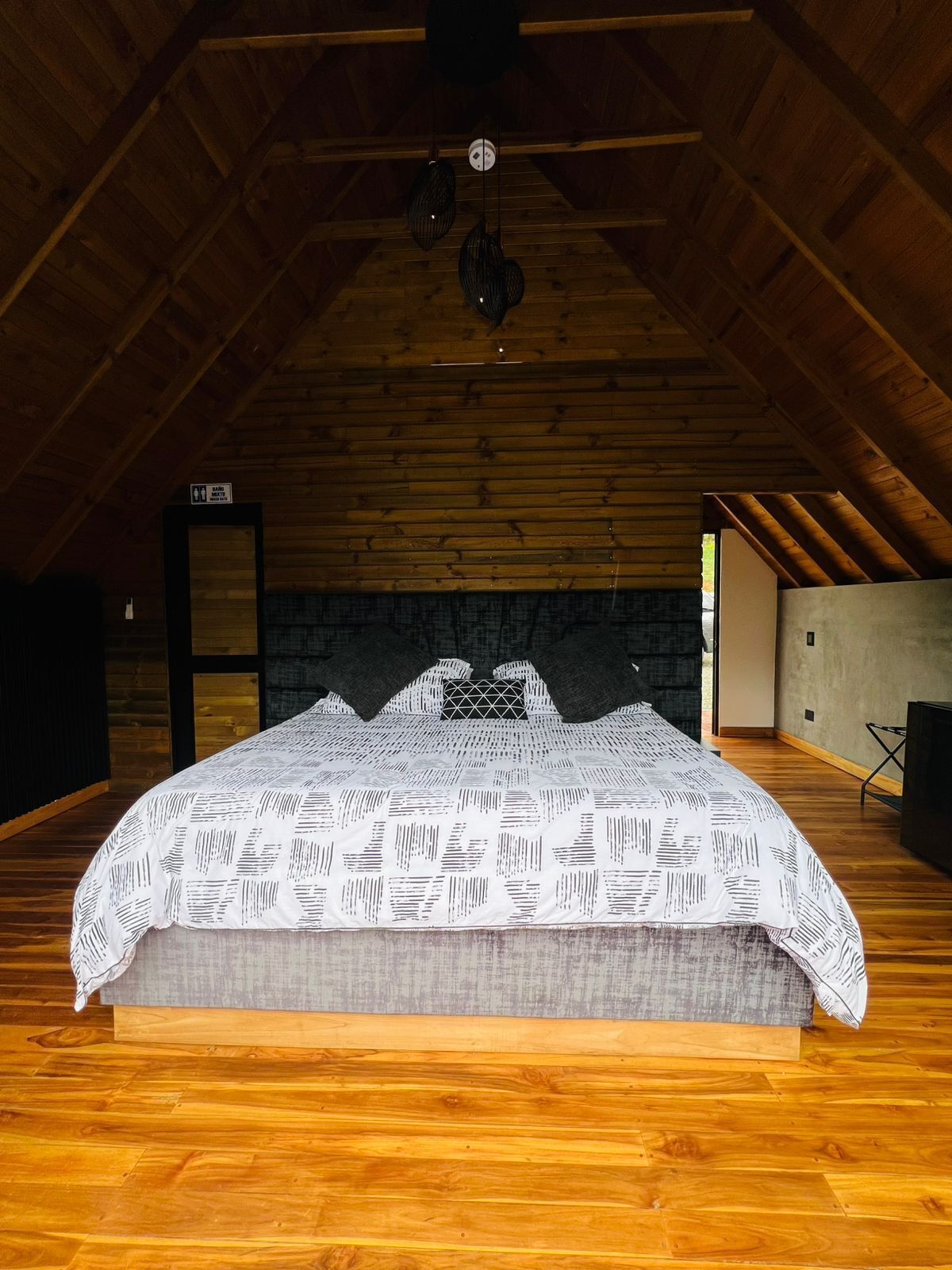 Deluxe Double Room, 1 Katil Raja (King), Jetted Tub, Mountain View | Meja, ruang kerja komputer riba, Wi-fi percuma 