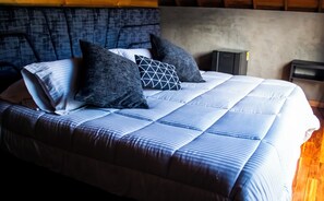 Deluxe Double Room, 1 Katil Raja (King), Jetted Tub, Mountain View | Meja, ruang kerja komputer riba, Wi-fi percuma 