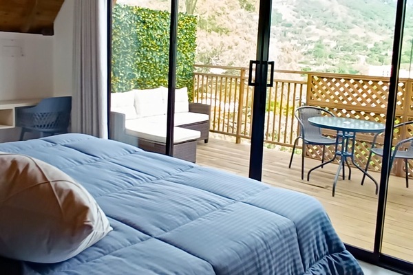 Deluxe Double Room, 1 King Bed, Jetted Tub, Mountain View | Minibar, desk, laptop workspace, WiFi (free)