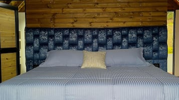 Deluxe Double Room, 1 King Bed, Jetted Tub, Mountain View | Desk, laptop workspace, free WiFi