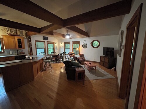 Restful cabin in charming Covington