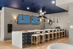 Sports bar - Luxury Apartments by Hyatus White Plains (White Plains)