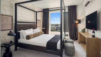 Egyptian cotton sheets, premium bedding, down comforters, pillowtop beds