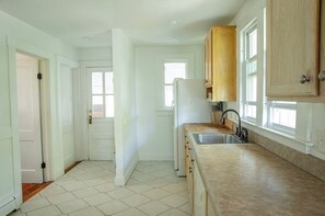 Microondas, horno, placa de cocina, lavavajillas