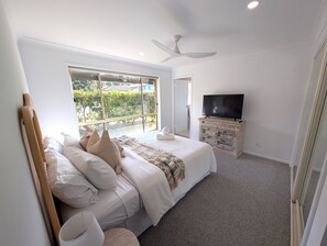 Iron/ironing board, free WiFi, bed sheets