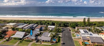 Villa Salina Forster - 1 Minute walk to the golden sands of One Mile Beach