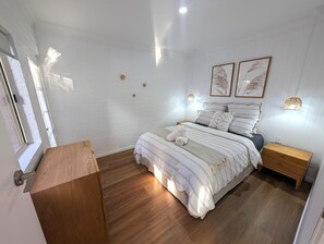 Iron/ironing board, free WiFi, bed sheets