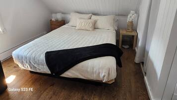 3 bedrooms, iron/ironing board, Internet, bed sheets