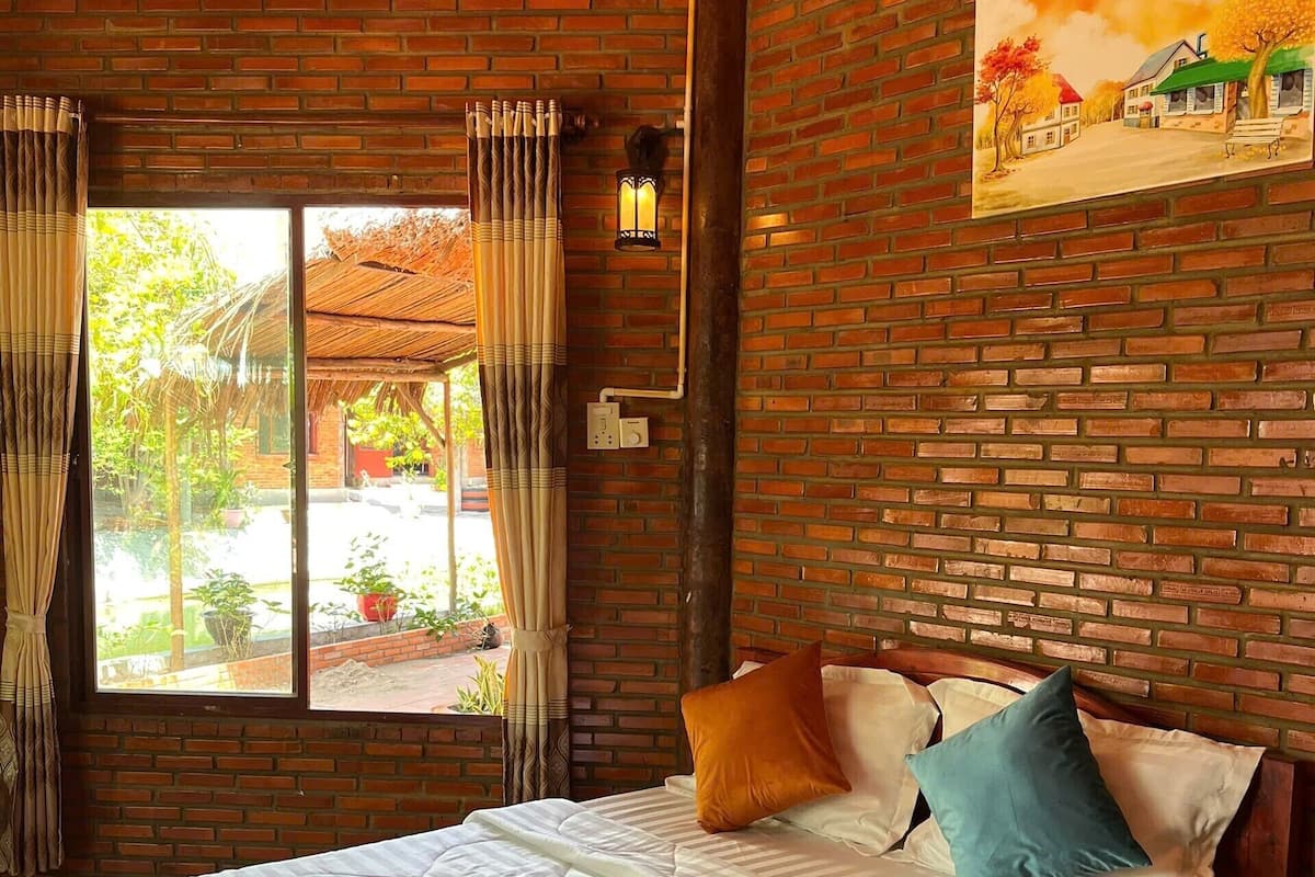 Bungalow, 1 Queen Bed, Patio, Garden View | Desk, blackout drapes, iron/ironing board, free WiFi