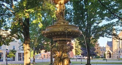 Spacious 3-bedroom ranch house in charming Fredonia with AC. Near SUNY Fredonia.