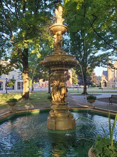 Charming  3B, 1& 1/2 Bath ranch house. Sleeps 6.  Full AC. Near SUNY Fredonia. 