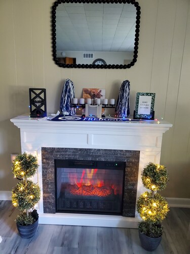 Charming  3B, 1& 1/2 Bath ranch house. Sleeps 6.  Full AC. Near SUNY Fredonia. 