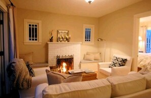 1 bedroom, iron/ironing board, free WiFi, bed sheets - Charming 1-bedroom cottage in gorgeous Monterey (Monterey)