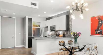 Chic Hollywood Modern Loft -12 Ft Ceilings