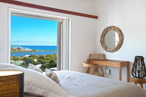 4 bedrooms, desk, iron/ironing board, free WiFi