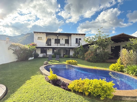 Pool. Azvlik House