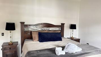 3 bedrooms, iron/ironing board, internet, bed sheets