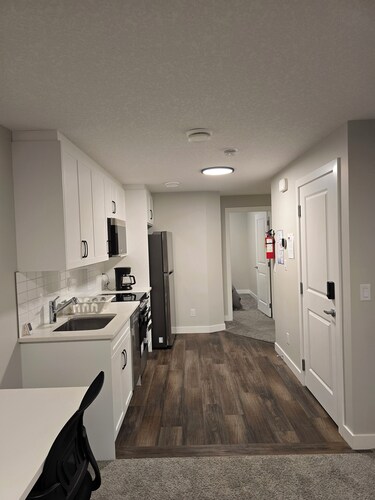 Charming 2-bedroom guest suite in Calgary.