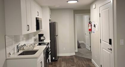 Charming 2-bedroom guest suite in Calgary.