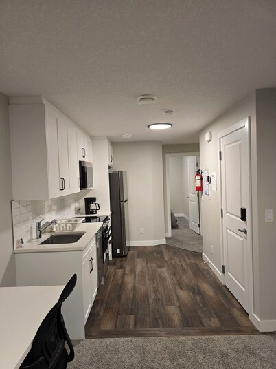 Charming 2-bedroom guest suite in Calgary.