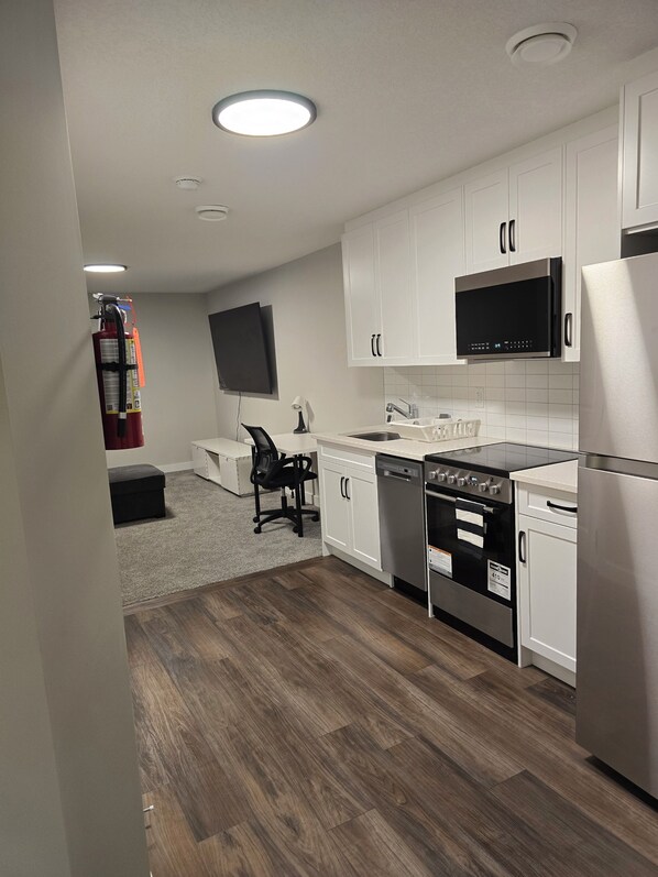 Fridge, microwave, oven, stovetop