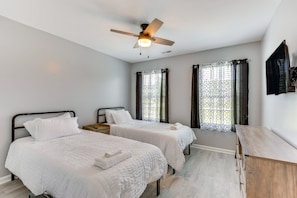 2 bedrooms, iron/ironing board, WiFi, bed sheets