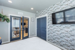 4 bedrooms, iron/ironing board, travel cot, free WiFi