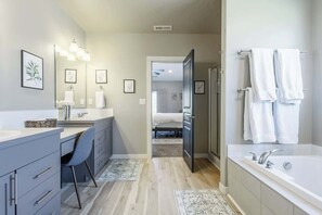 Douche, séchoir à cheveux, serviettes fournies