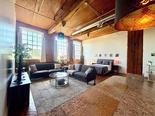 Downtown: The Belle Isle View Loft