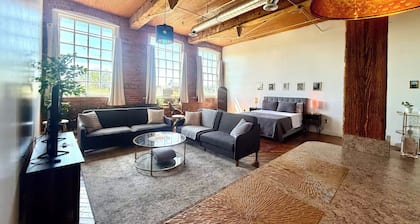 Downtown: The Belle Isle View Loft