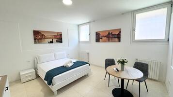 1 chambre, fer et planche Ă repasser, Wi-Fi, draps fournis