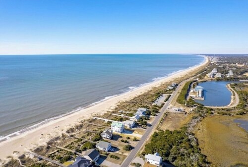 Spacious  6-bedroom Oceanfront home! Pet Friendly! Sleeps 14!