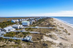 Sun-loungers, beach towels - Spacious  6-bedroom Oceanfront home! Pet Friendly! Sleeps 14! (Oak Island)
