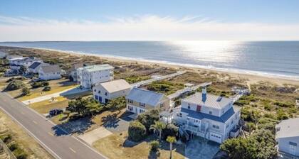Spacious 6-bedroom Oceanfront home! Pet Friendly! Sleeps 14!