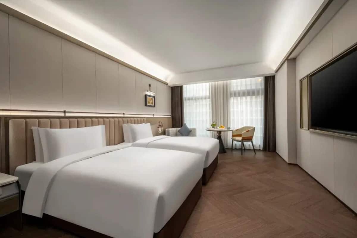 Down duvets, free minibar, laptop workspace, free WiFi