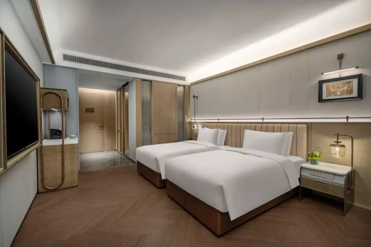Down duvets, free minibar, laptop workspace, free WiFi