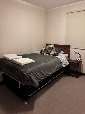 3 chambres, fer et planche à repasser, Wi-Fi, draps fournis